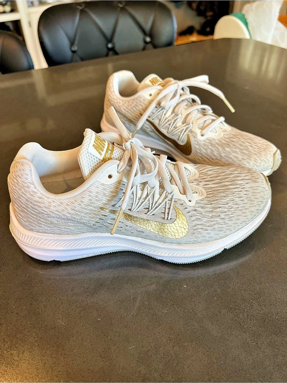 Nike Air Zoom Winflo 5 Women's White & Gold Sneakers -Size 6